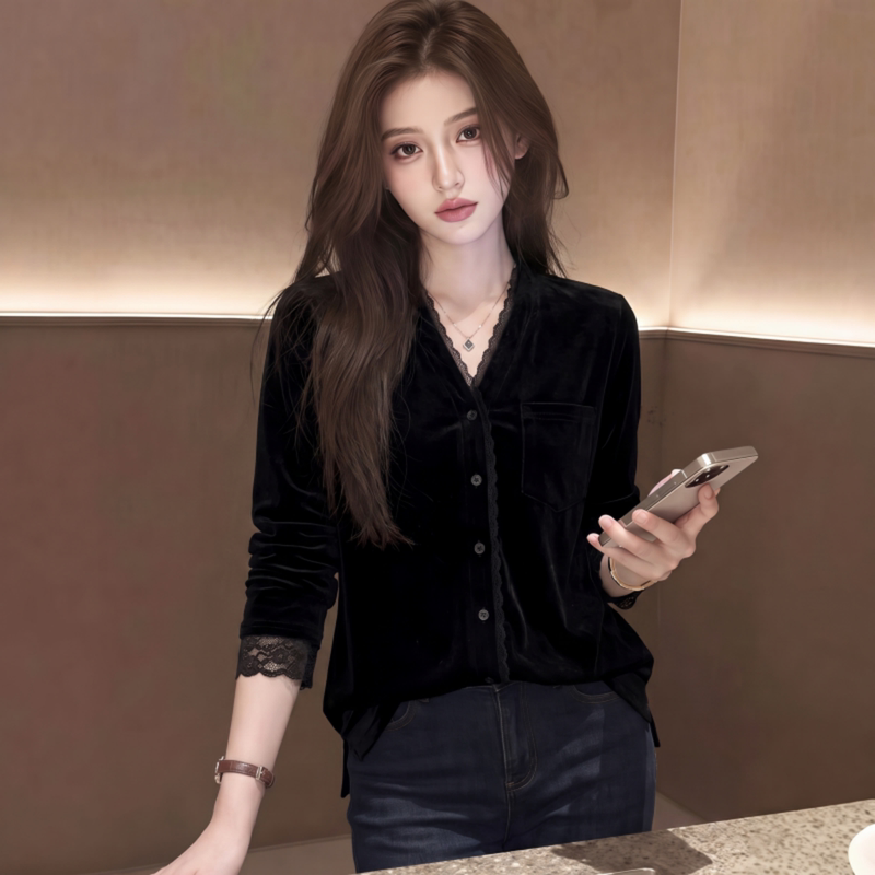 Black Lace-Trimmed V-Neck Velvet Shirt for Women 2026 New Autumn Plus Size Slimming Stylish Age-Reducing Top