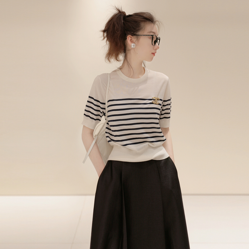 Umooie Versatile Round Neck Striped Knit Short-Sleeve Top with Wool Blend