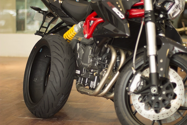 Lốp xe máy Pirelli Demon Rosso2 Angel ST 120/160/180/190/70/60/55/17 - Lốp xe máy