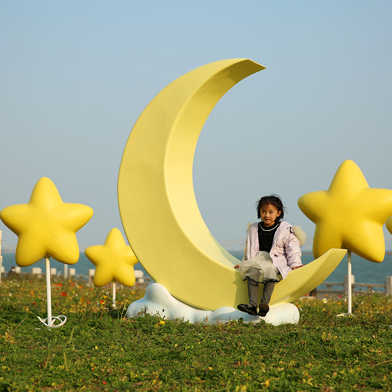 Moon and Star Sculptures, Fiberglass Cloud Swing Seats, Decorative Items, Popular Photo Spots in Shopping Malls, Outdoor Light-Up Ornaments