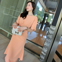 Bring your own filter Beauty natural born heroine Smiling goddess Korean version round neck high waist solid color medium long solid color dress