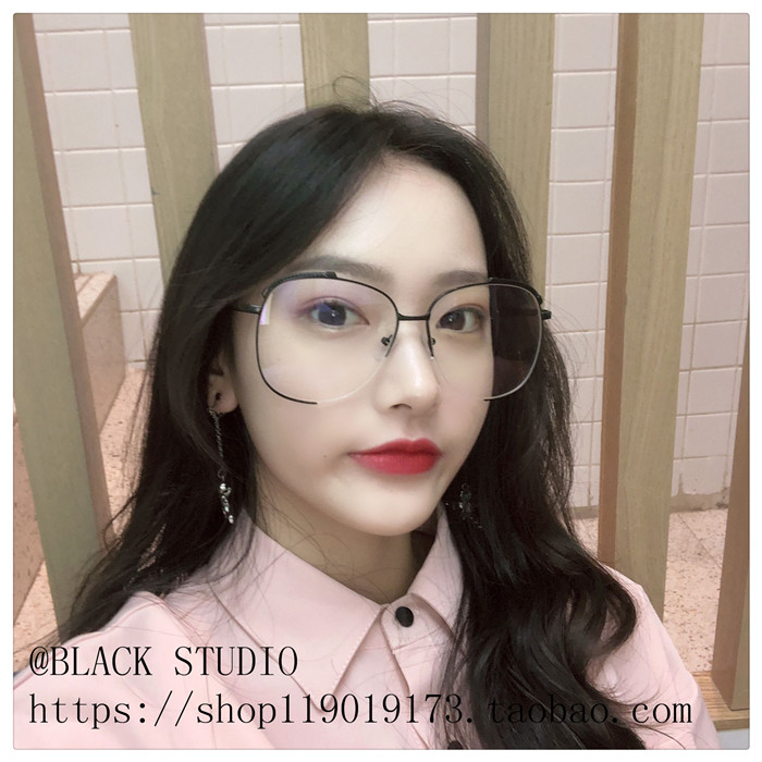 Khuôn mặt lớn sửa đổi khung lớn có thể được trang bị kính cận siêu sáng khung kính nữ tròn mặt thủy triều màu đỏ với kính trong kinh bao ve mat khoi anh sang xanh essilor