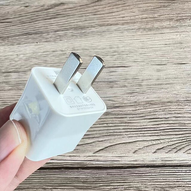 Iuni Brand USB Charging Head, Portable Flat Travel Charger, Direct Plug-In Mini Head Suitable for Apple and Samsung