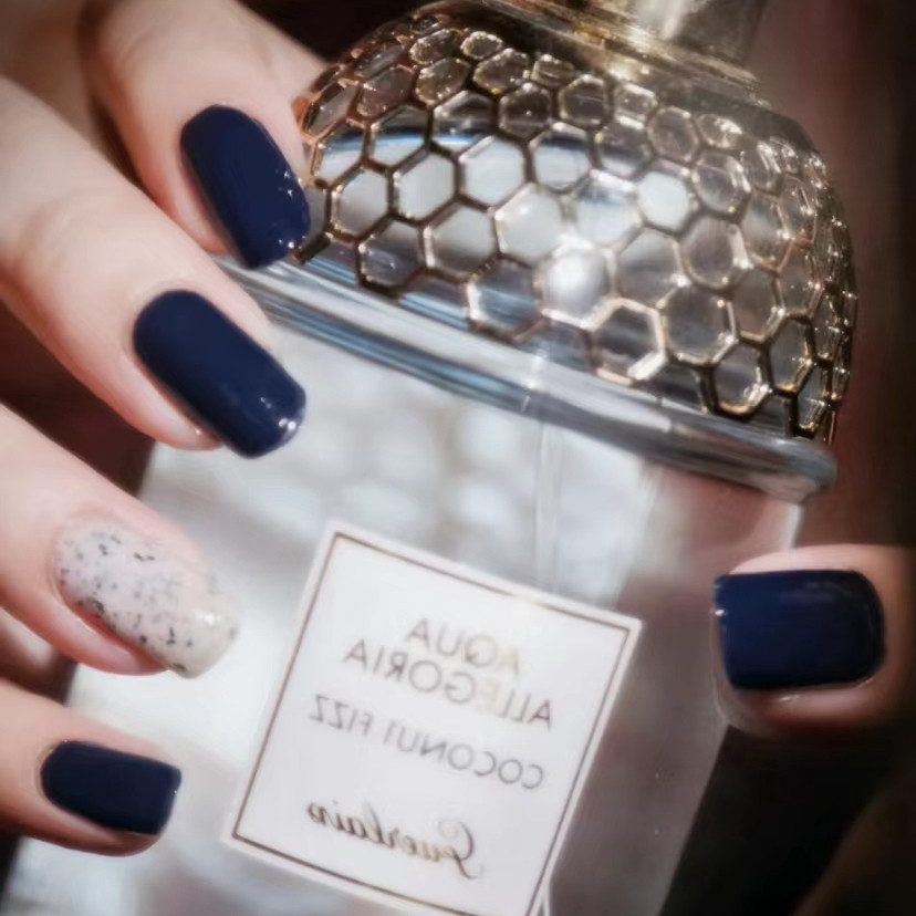 Let the color jump at the fingertips｜deliver and unload nail Olio~grilled milk~deep azure blue