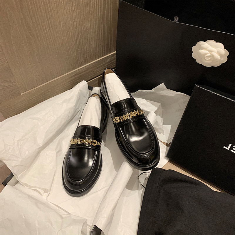 Yang Mi's same style small fragrant letter buckle loafer women's leather bag shoes 2021 autumn new British style small leather shoes