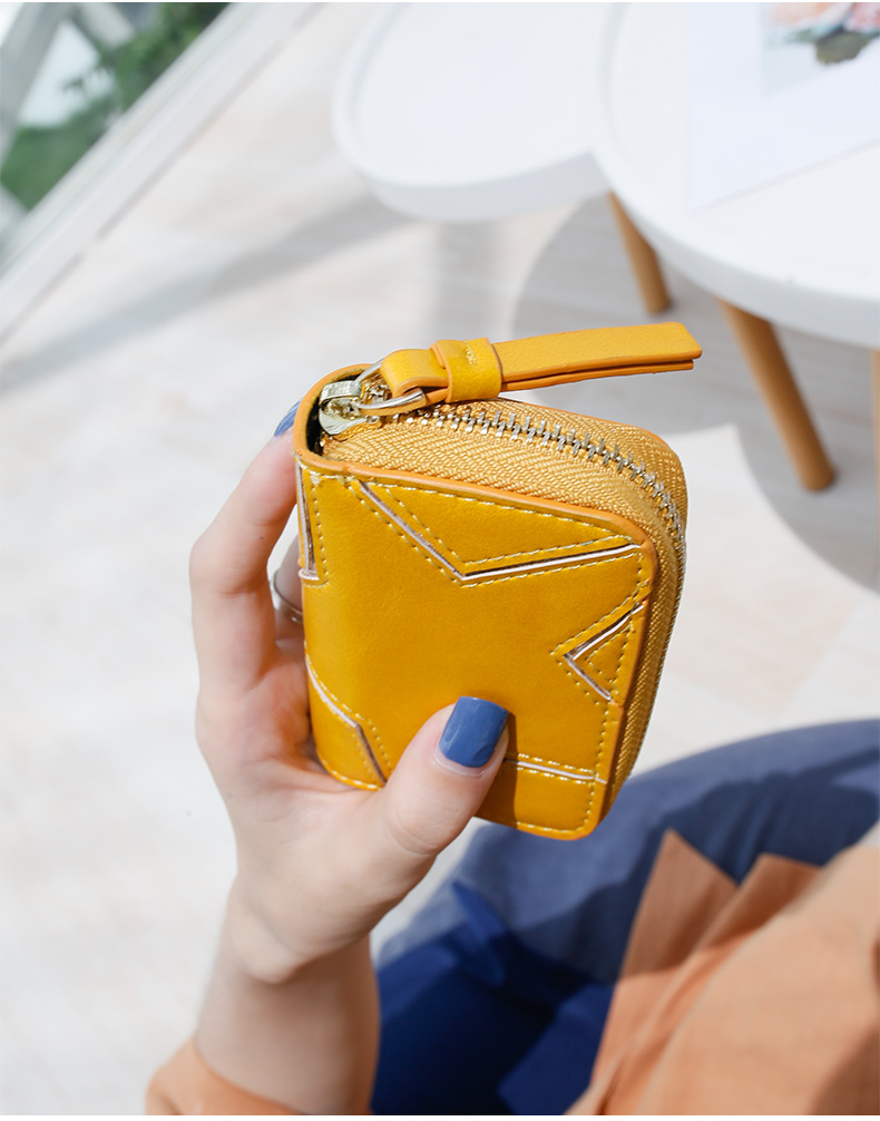 Pear búp bê túi chìa khóa phụ nữ đa chức năng Hàn Quốc dễ thương dung lượng lớn chìa khóa lưu trữ thẻ gói hai trong một ví nữ da thật