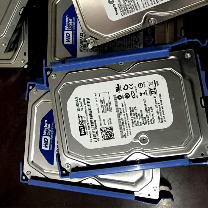 A bad hard disc to remove the circuit board can be used to retrofit electric grinding tools decorative clocks DIY manual work