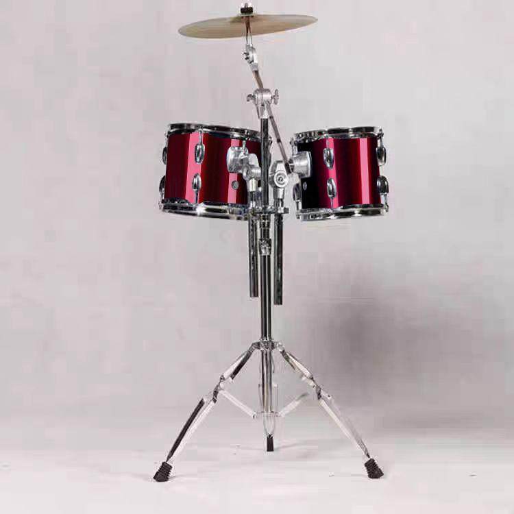 5つのドラム（7つのドラムに変換可能）、イヤードラム、8、10、12、13インチのミニドラム、タムタム、エアドラム、シンプルなアクセサリーが付属したポータブルドラムキット。