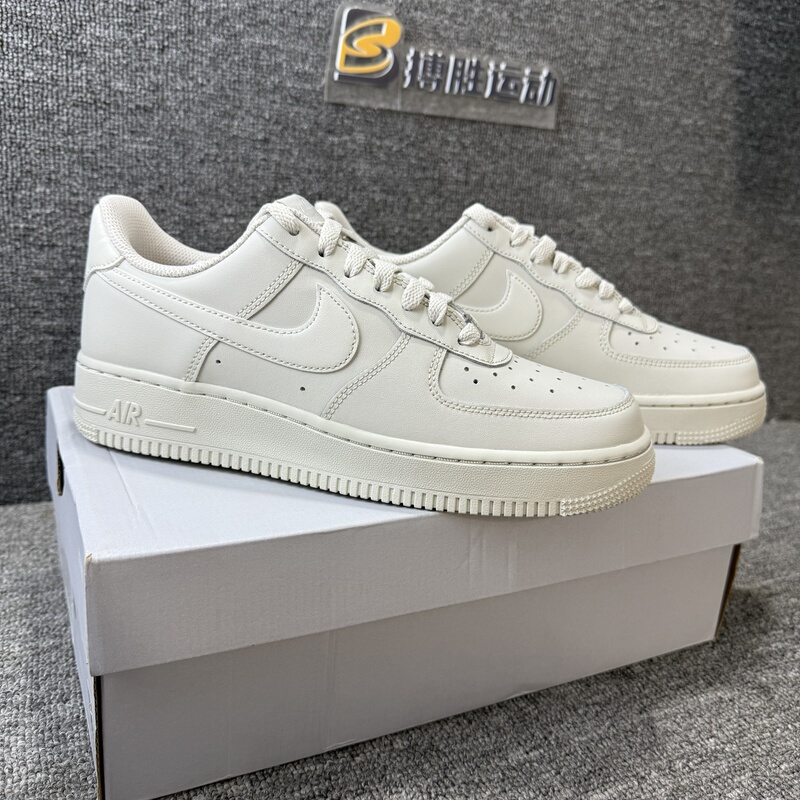 Nike Men's Air Force 1'07 Air Force One Sports and Casual Sneakers Ih1698-003