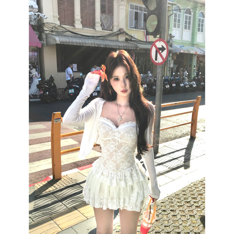 Mejiu Mi Jiu [Yunting Light White] Sexy and Sweet Lace Strap Dress, Feminine Waist-Cinching Tiered Dress
