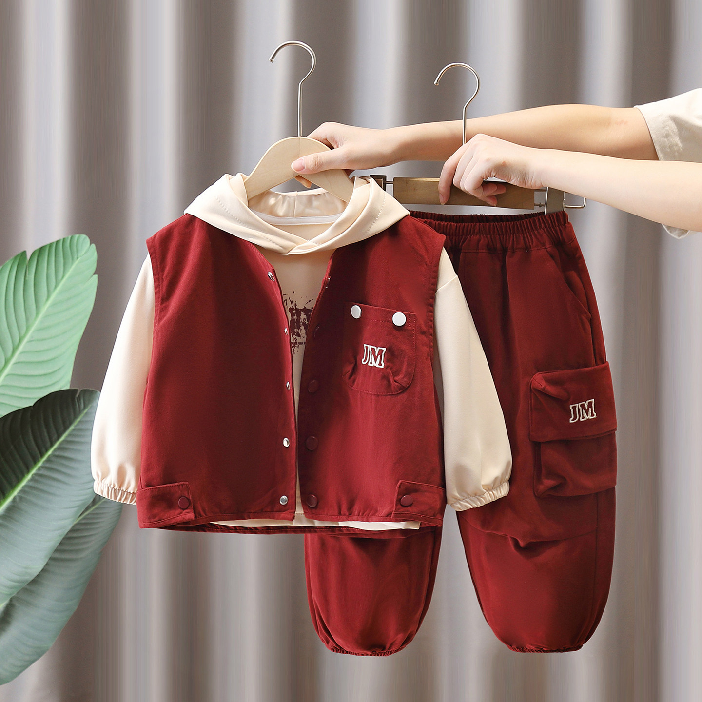 Детский жилет, свитер, костюм, весна и осень 2026, новинка, корейская версия весеннего детского красного новогоднего костюма-тройки для мальчиков