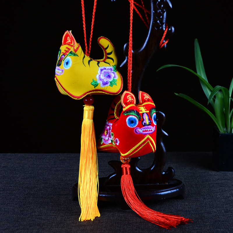 Butiger folk crafts full moon gift Ping An Tiger small tiger decoration hanging piece baby embroidery machine embroidery machine