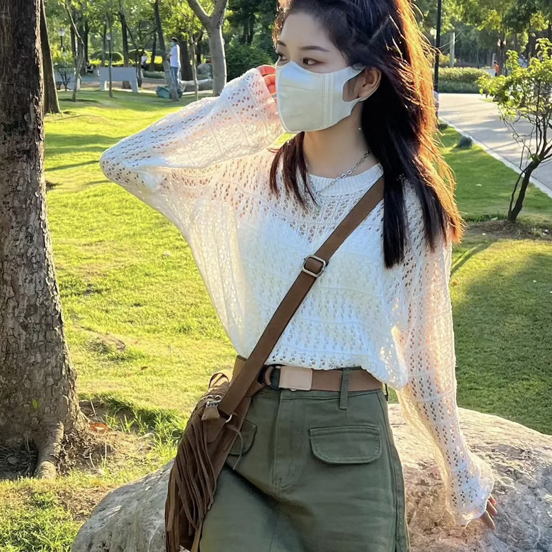 Petite Internet Celebrity's Trendy Salt-Style Sweet and Spicy Hollow-Out Knit Top for Women, Summer Fashion, Age-Reducing Outerwear, Ice Silk Top