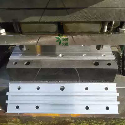 Aluminum groove slide all-round clamping special sliding groove warning box distribution box back groove aluminum groove punching all-round clamping groove