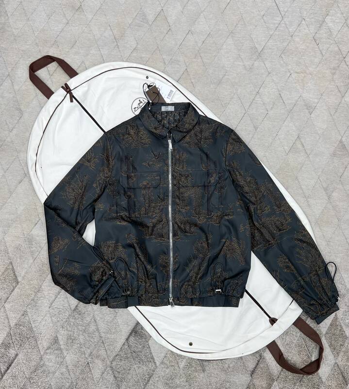 Dior Men Dior Men's Jacket with Wizard of oz Print, Stylish and Versatile, Light Luxury Dior Men Dior Men's Jacket with Wizard of oz Print, Stylish and Versatile, Light Luxury