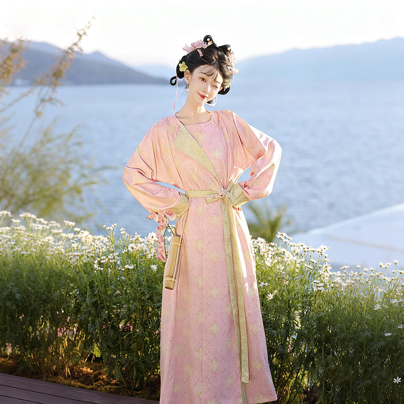 Daitang's Original Hanfu Tang-Style Round-Neck Robe and Lantern Pants in a Restored Style with Color-Blocking for Spring and Summer Daily Wear