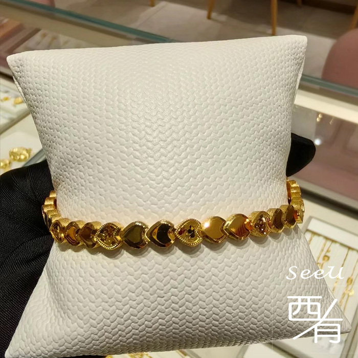 Chow Tai Fook's New Gold Bracelet, Sparkling Fish Scale and Heart-Shaped Design, Pure Gold Bracelet, Priced by Weight F233863