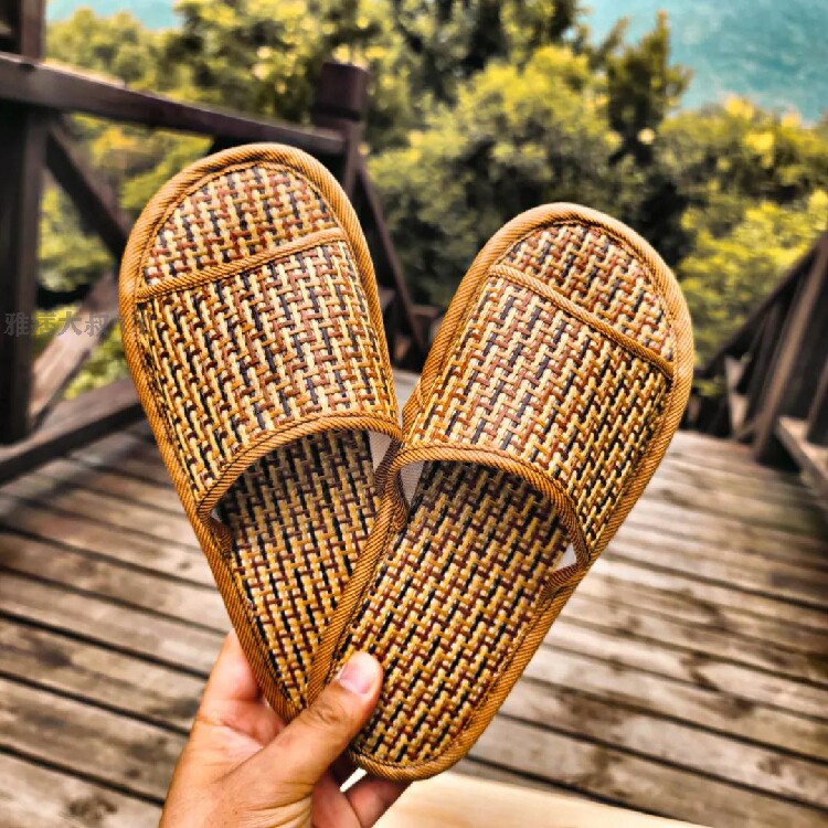(Different experience) (Four Seasons Bamboo, Rattan and Grass Woven Slippers) Indoor Couple Slippers