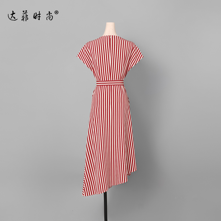 Mùa hè 2019 mới của phụ nữ sang trọng retro sọc váy eo váy khí chất mỏng trong chiếc váy dài - Cộng với kích thước quần áo áo cổ đổ