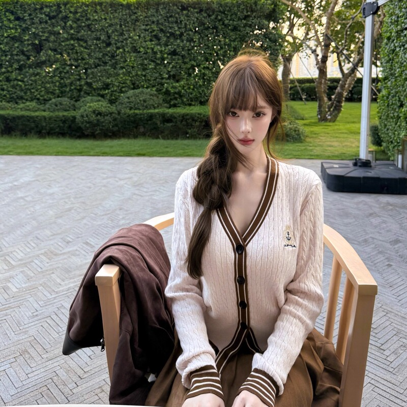 Junstudio【Lunyi Preparatory School】Academy-Style Knitted V-Neck Top Cable Knit Sweater Women's Autumn and Winter Cardigan