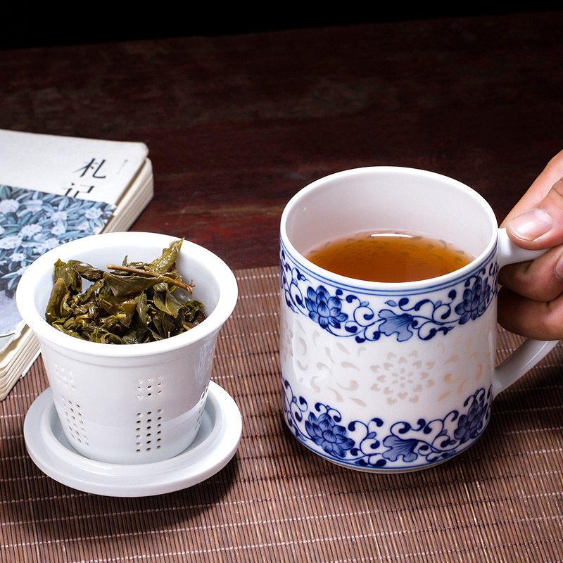The Is rhyme of jingdezhen blue and white and exquisite glaze ceramic cup hand - made color tea cup work under the boss gift cup China cups
