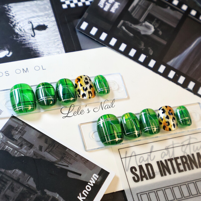 2026 Retro Modern Western Empress Leopard Print Plaid Mix and Match Niche Green Cat Eye Press-On Nails Manicure