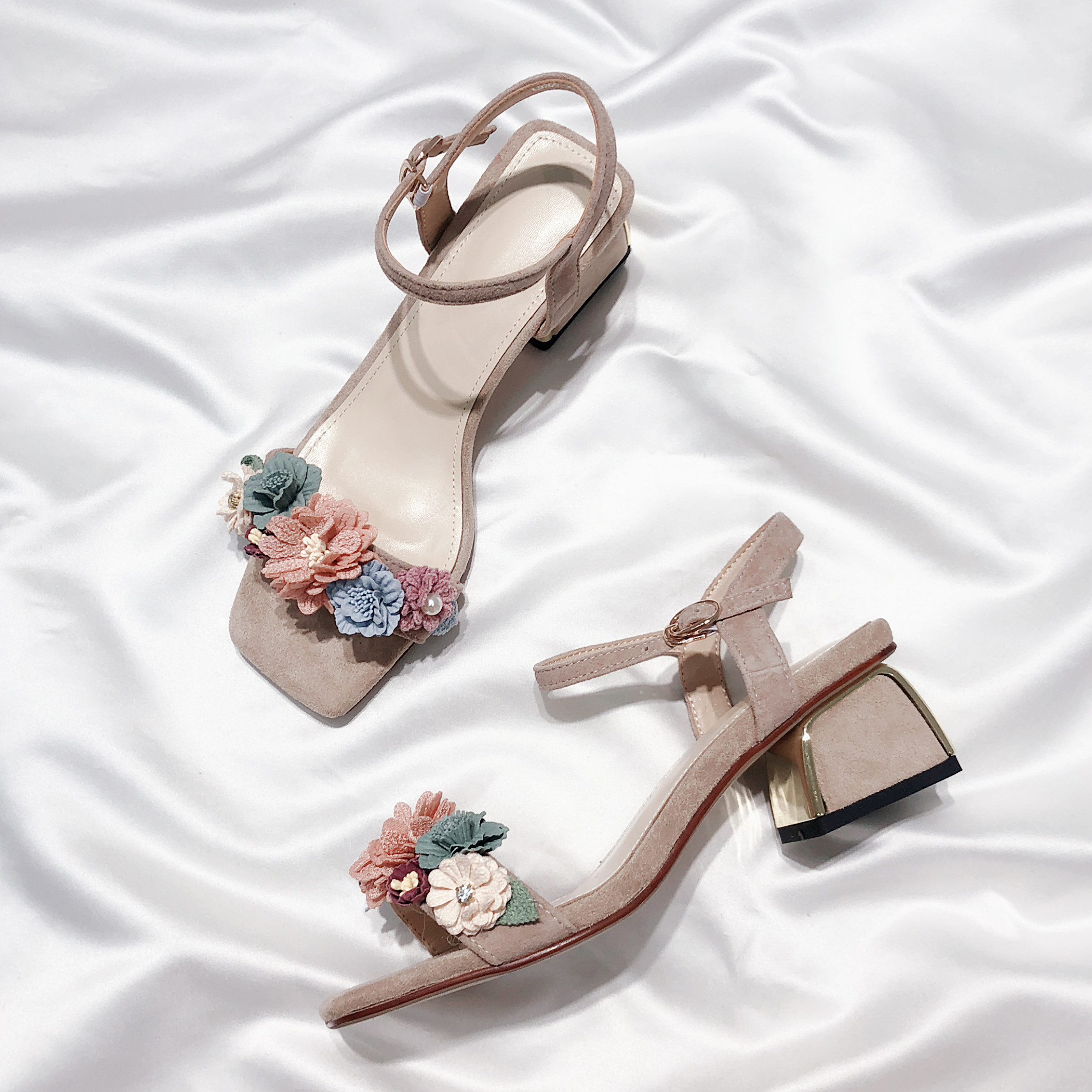 Senyu Haixiang 2022 new leather flower thick heel with fairy high heel holiday Korean version sandals for women