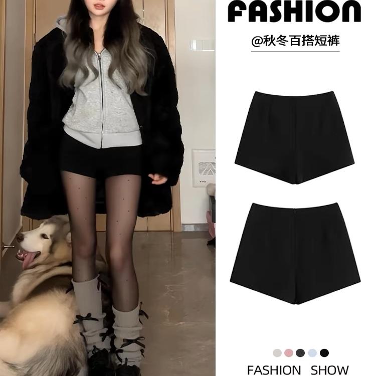 ベルベットと厚みのある大きいサイズの黒のショートパンツ女性のための秋と冬 2024 新しい痩身ホットガール底ブーツセクシーなホットパンツ