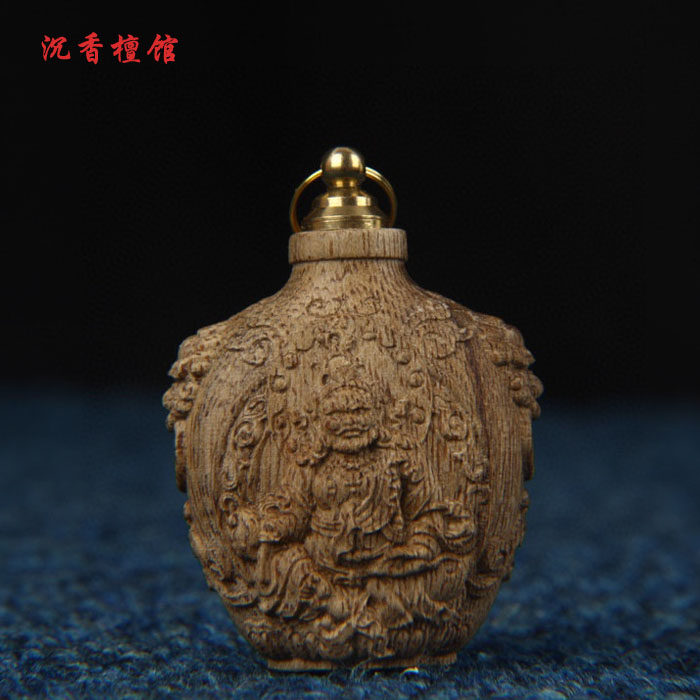Kalimantan agarwood yellow Wealth God snuff bottle pendant pendant old material double-sided carved yellow Wealth God hanging Fidelity