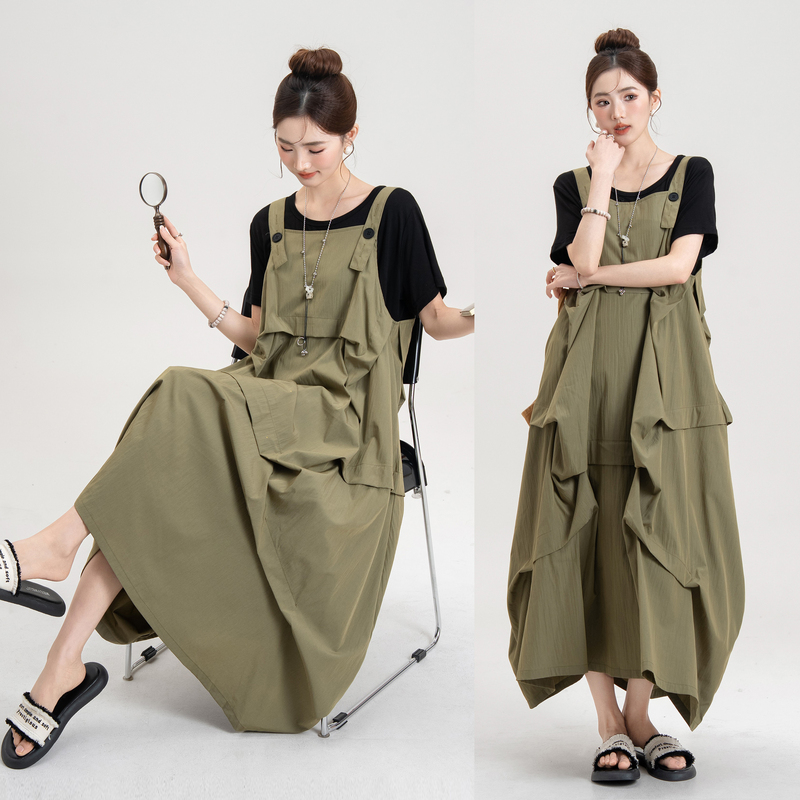 Fc Art Student Wears a Retro White-Enhancing Olive Green Suspender Dress for Women in Summer, A-Line Pleated Design Long Dress