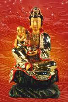 Guanyin sends son like a son Guanyin like begging son to send son of a bride to the family to send a son to a statue of a Buddha statue