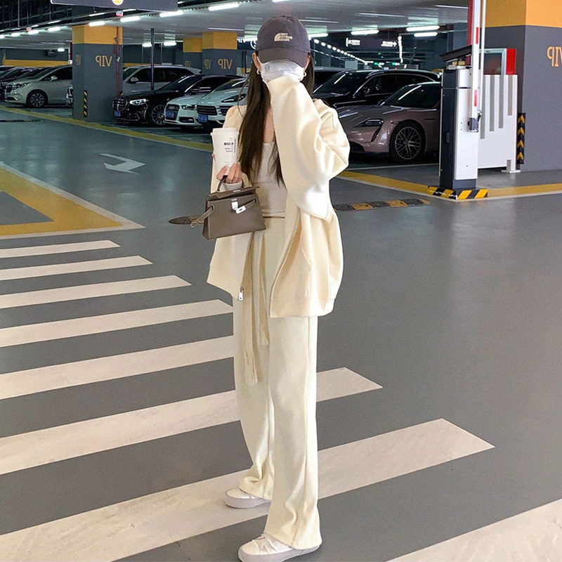 Casual Sports Suit for Women, Spring and Autumn 2026 New Style, Fashionable and Loose-Fitting, Slimming Sweatshirt and Wide-Leg Pants Two-Piece Set