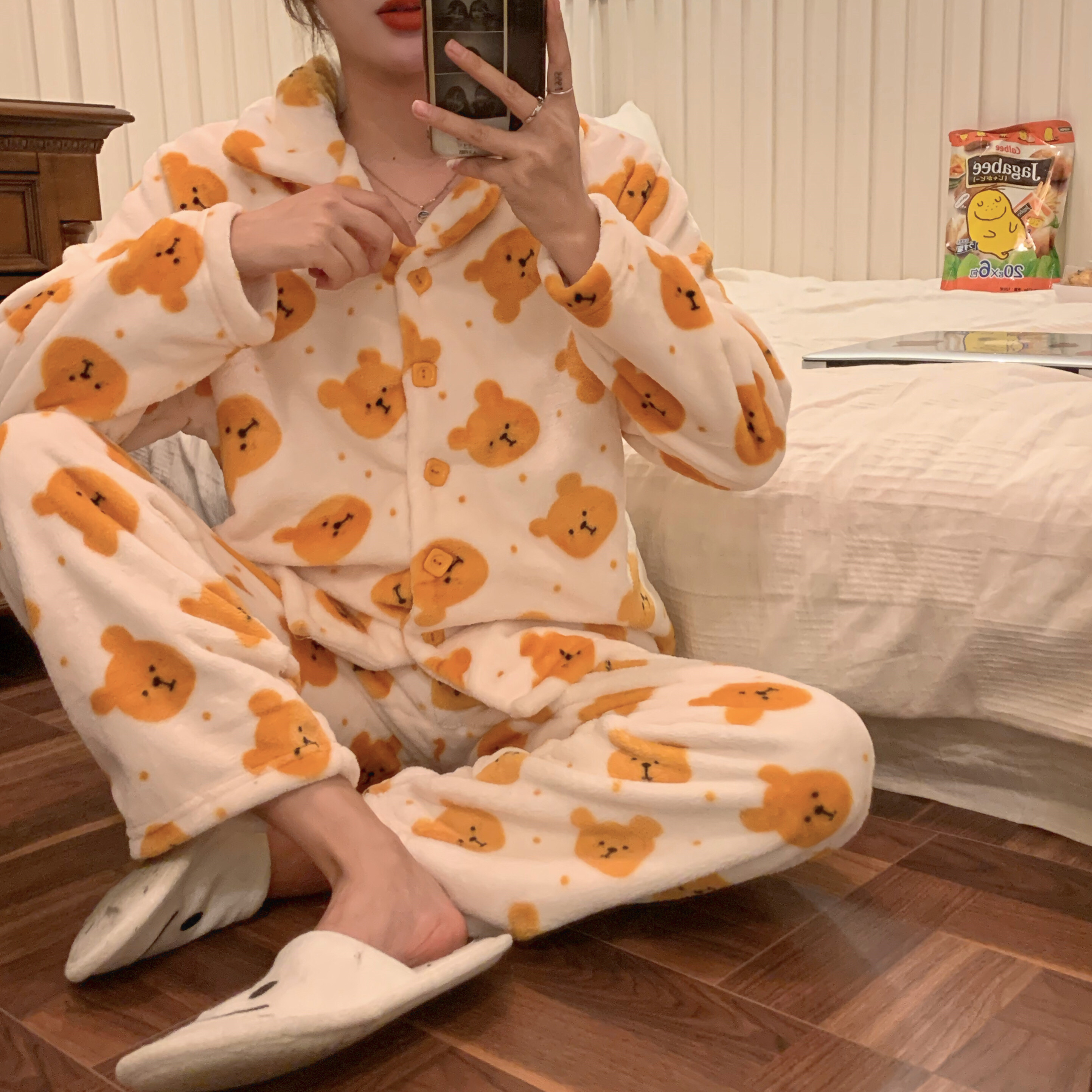 ins cute little cute bear ~ soft and soft VIRRI CIAGA thickened Korean version flannel home wear can be worn out