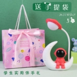 Детские творческие выпускные выпускные ученики Маленькие подарки Учащиеся начальной школы изучают призы и практические занятия по обмену мальчиками подарком подарков