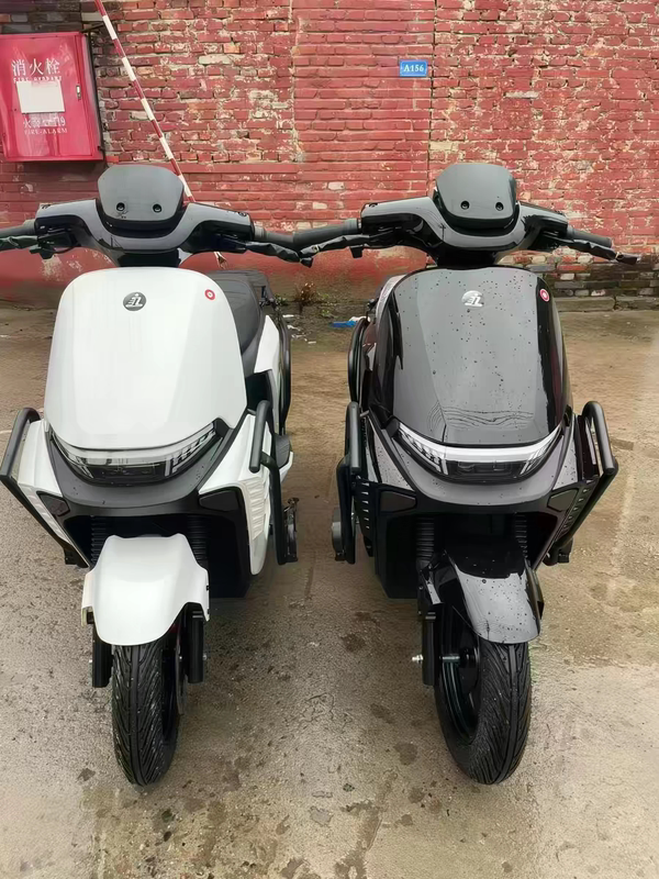 Free Delivery for Riders of Big Nine and Little Nine 12inch Electric Bicycles, Lithium Battery Bikes, and Electric Scooters for Fast Food Delivery