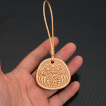 手工制作头层牛皮双面达摩大吉开运钥匙扣汽车箱包手帐挂饰礼品