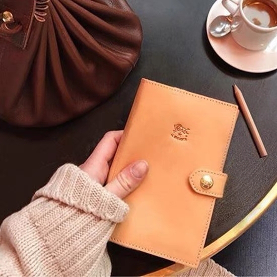 Il Bisonte in Stock! A7 Loose-Leaf Notebook, Small Wild Bison and Little Lion Design, Italian Leather Il Bisonte in Stock! A7 Loose-Leaf Notebook, Small Wild Bison and Little Lion Design, Italian Leather
