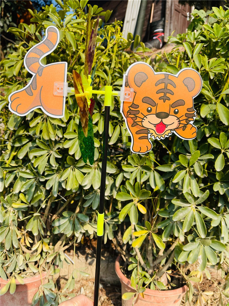 Cartoon three-dimensional windmill sequins windmill children's toys kindergarten gifts to push the source of supply festival scan code gift