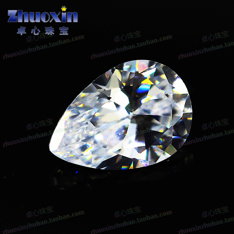 洋ナシ型の白いジルコンのルースストーンリングの顔は、3次元の涙滴型のCZの尖った底のマイクロインレイクリスタル模造ダイヤモンドジュエリーDIY