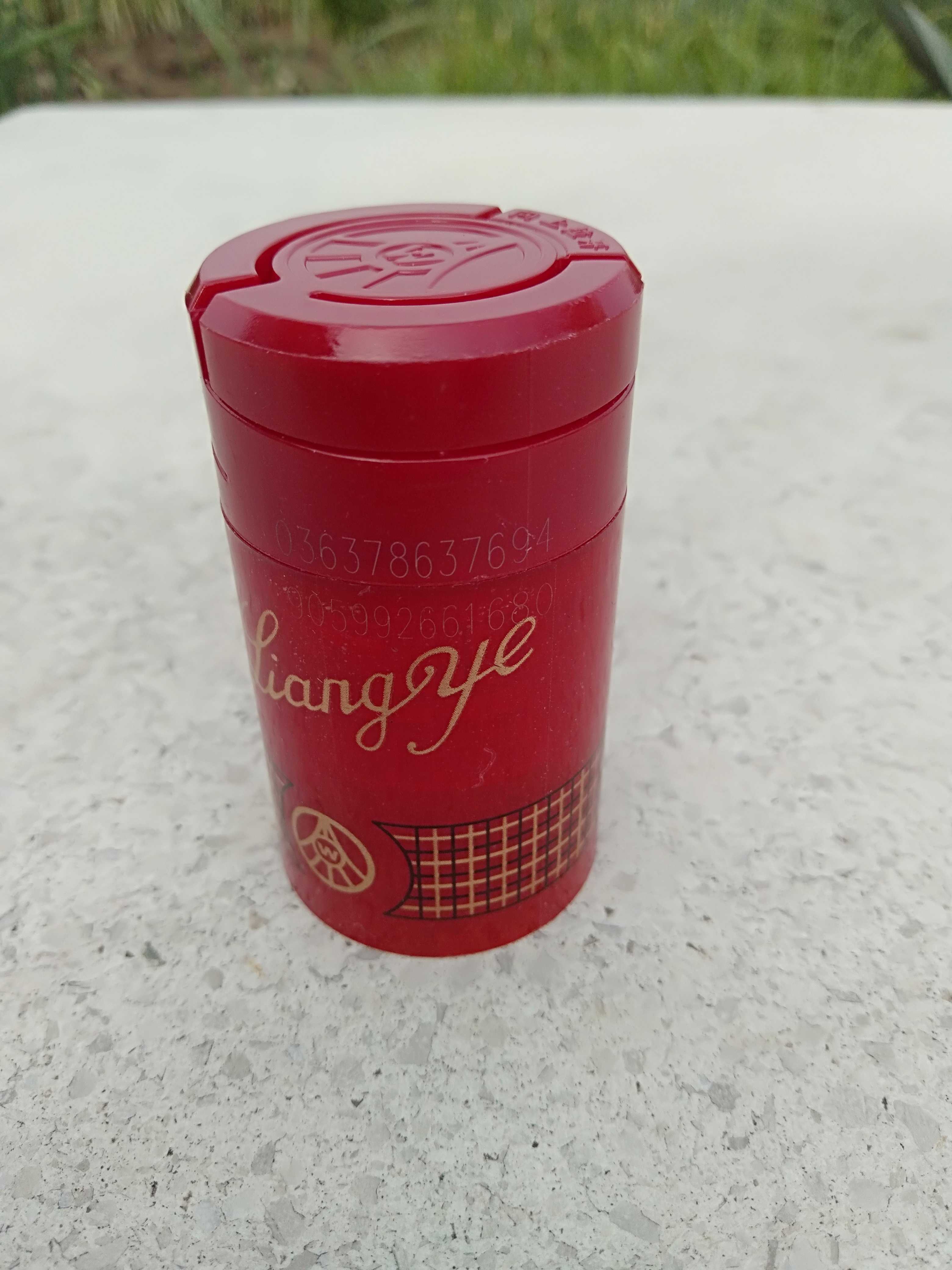 Wine bottle five grain liquid closure lid (with anti-counterfeiting label) sealed wine bottle cap head