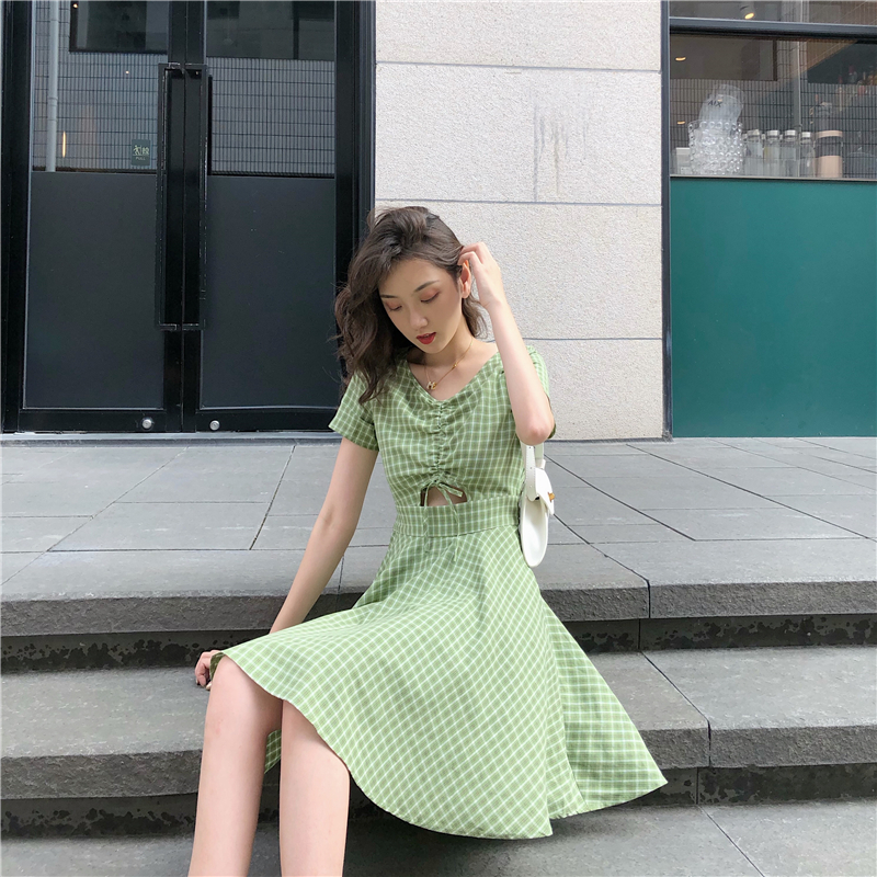 VK旗艦店 韓國風高腰小心機圓領露腰格紋短袖洋裝