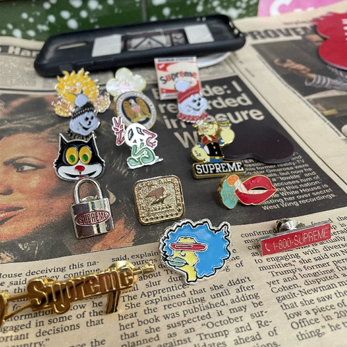 Tide Brand Spot Sup Brouch Pin