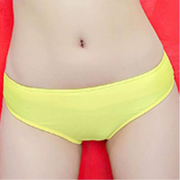 Thời trang Sản phẩm mới Hàn Quốc Quần đùi Bikini Tam giác Màu đen Tinh khiết Áo tắm của Phụ nữ Chia đôi Chân chống hở chân an toàn - Bikinis