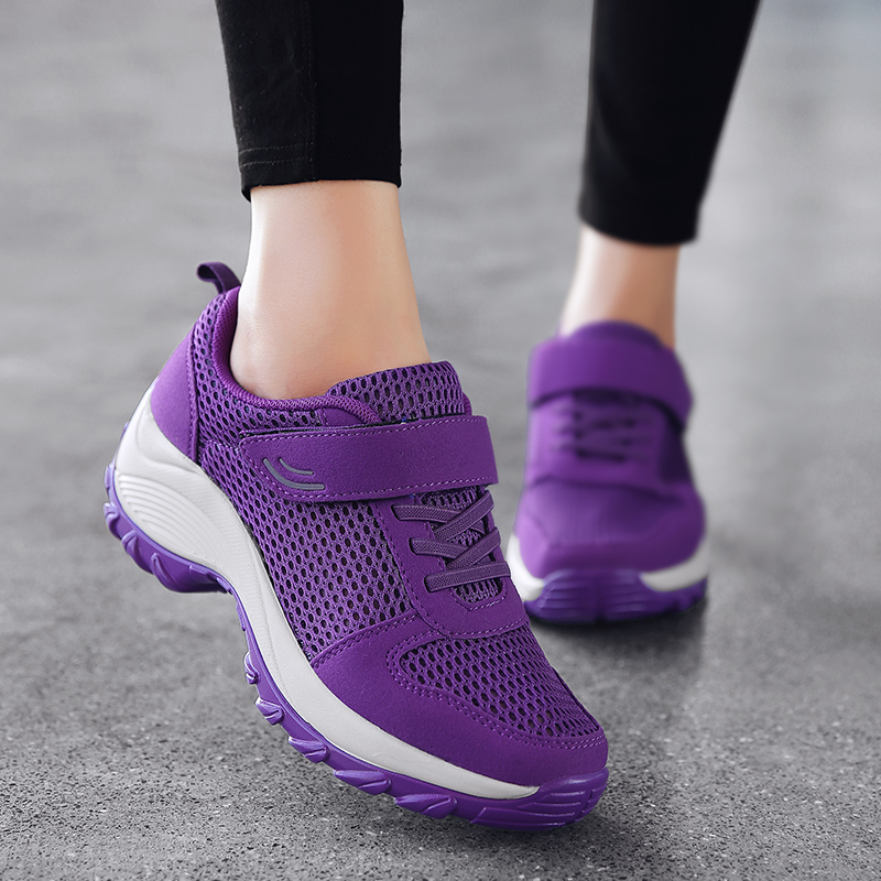 Outdoor Shoes Women Non-slip Light Breathable Sneakers Spring Middle Aged Mom Po Heel Bodybuilding Shoes Seniors Casual Shoes