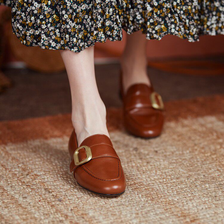 Givenivan Inglén Wind Small Leather Shoes Woman Flat Head Bag Shoes One Foot Pedal Comfort Lefu Shoes Low Heel 2cm