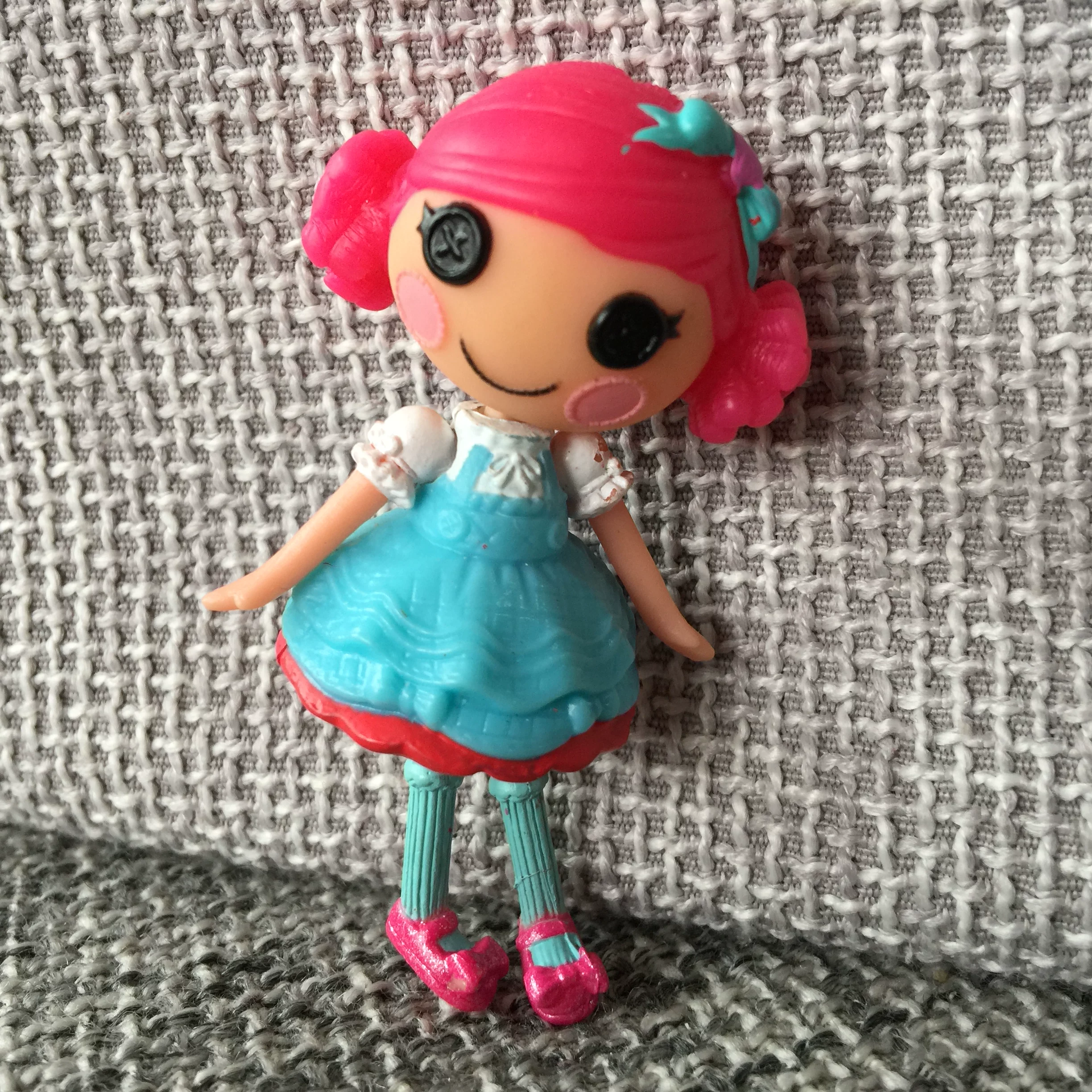 Мини-кукла LALALOOPSY Lele Angels, с пуговичными глазами, слепой бокс с микромагнитной качелью (≤15 см)