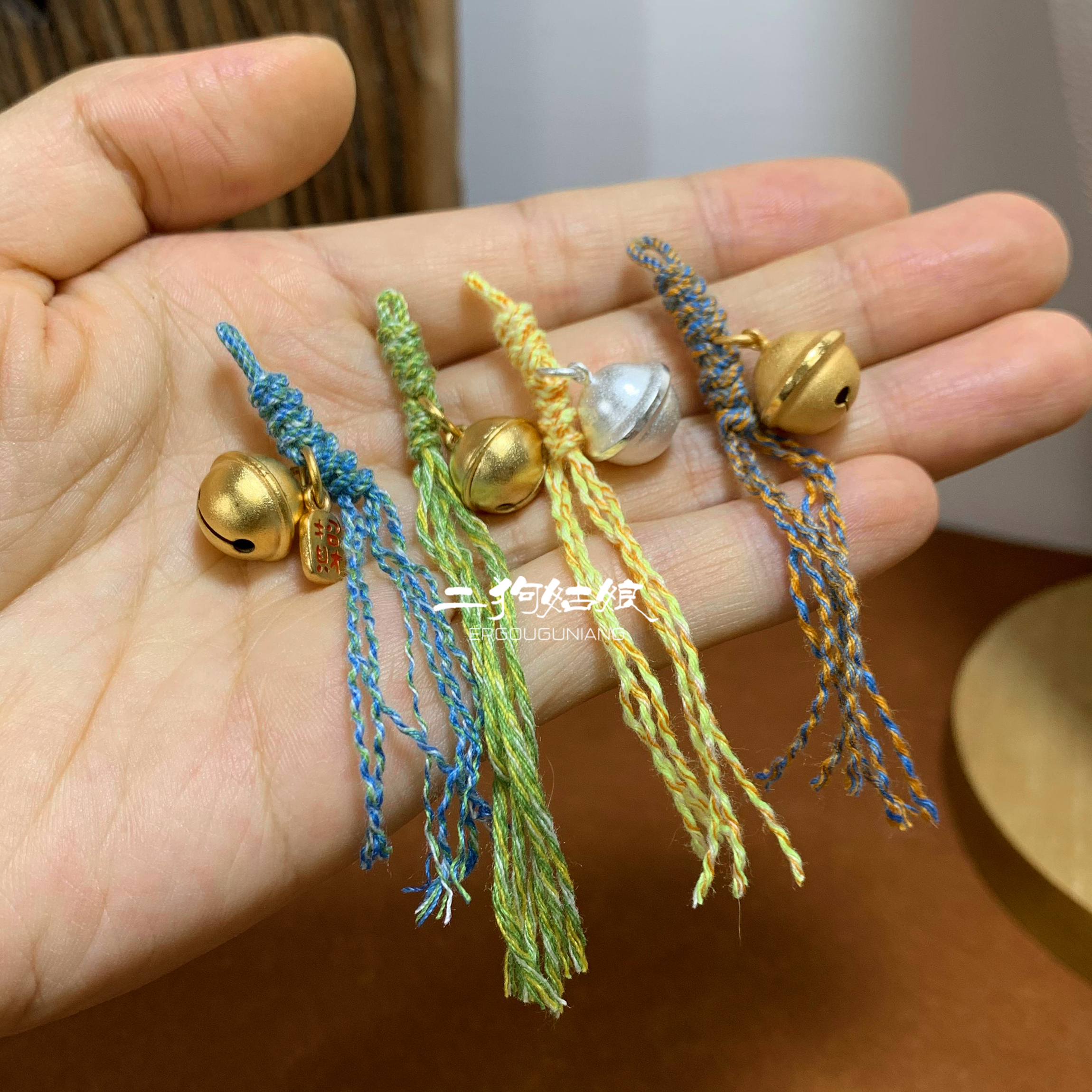 (copper plated 18K gold bell) such as main picture hand rubbing cotton thread to make up two dogs girl cute girl text to play with accessories