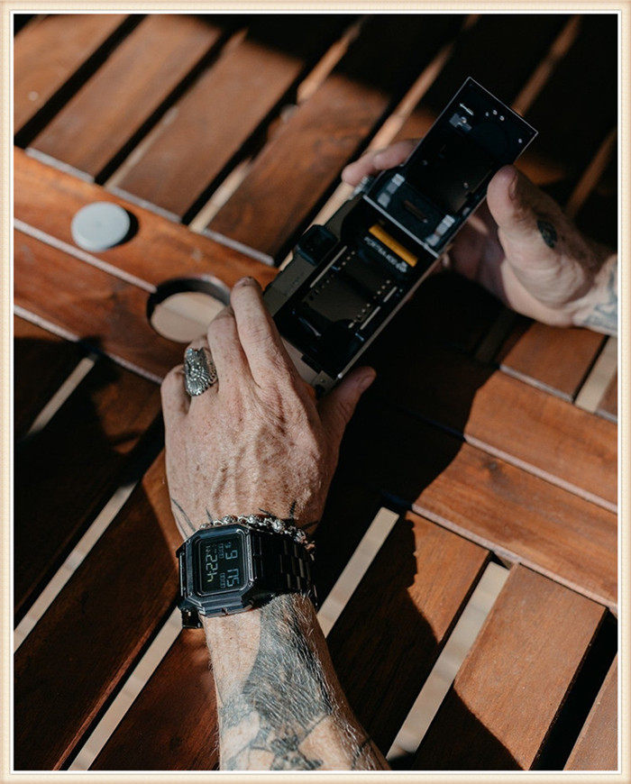 Часы Европа 代购正品nixon尼克松手表男 时尚防水方形银色钢带数显运动石英