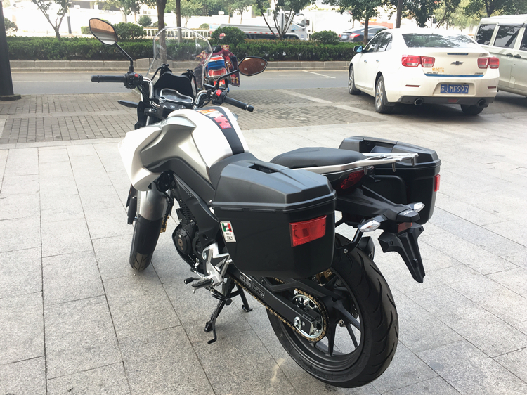 Wuyang Honda mammoth 190 bên hộp đuôi hộp CB190X treo thân cây đặc biệt phát hành nhanh chóng không phá hủy cài đặt - Xe gắn máy phía sau hộp thùng sau xe máy giá rẻ