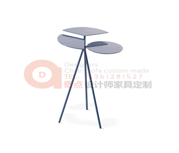 Nội thất nước ngoài Bắc Âu thiết kế nội thất Ladybug Side bàn Bàn cà phê sắt mô hình phòng sơn bàn cà phê sofa gỗ hiện đại
